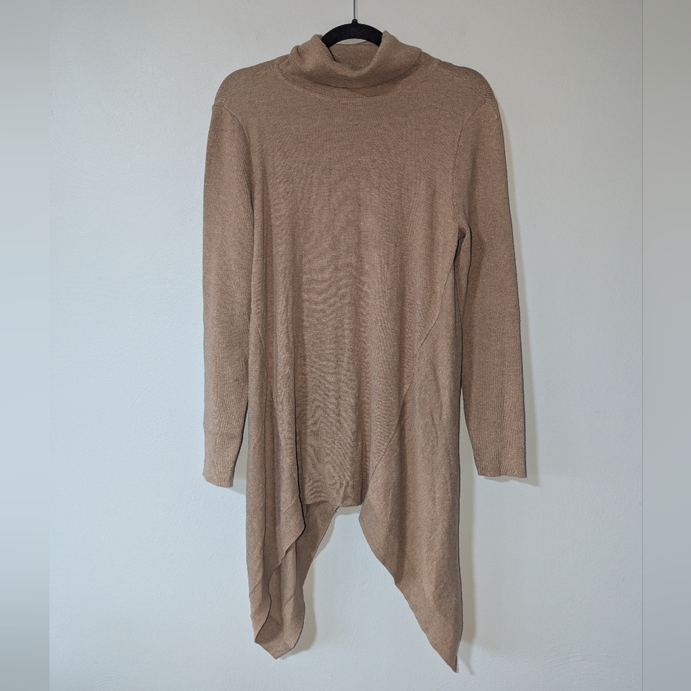 M Chico's Light Brown Turtleneck Sharkbite Hem Lightweight Sweater